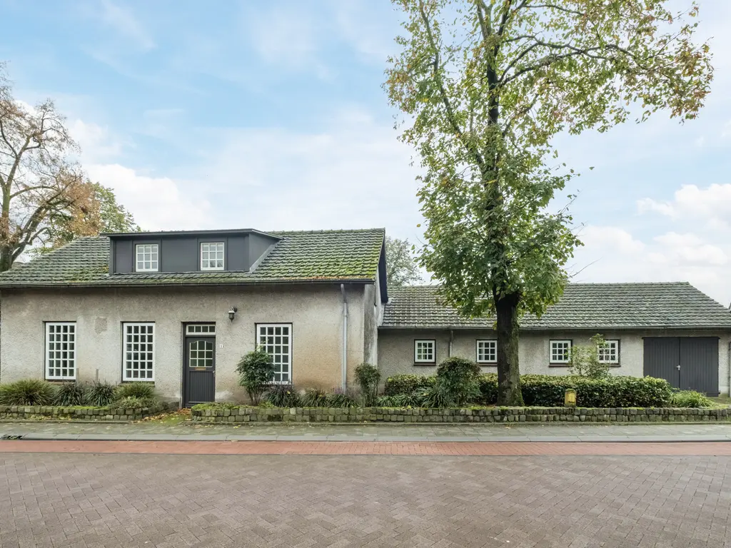 Oostrikkerstraat 1, LEENDE