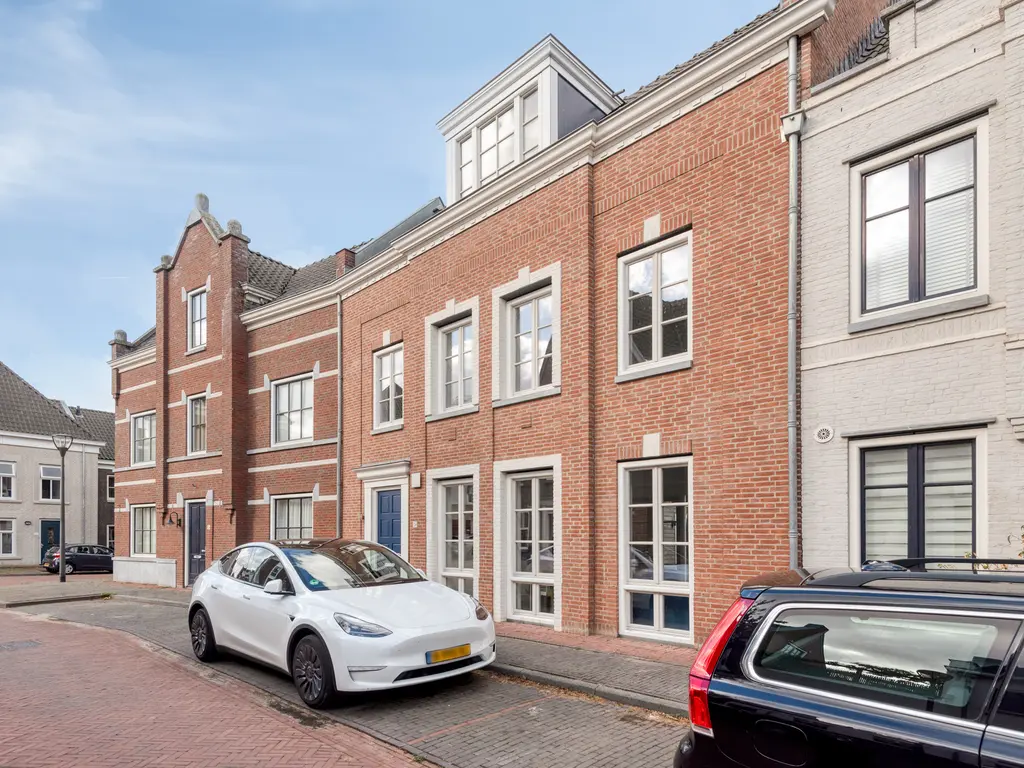 Koolstraat 24, HELMOND