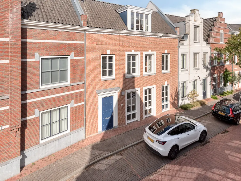 Koolstraat 24, HELMOND