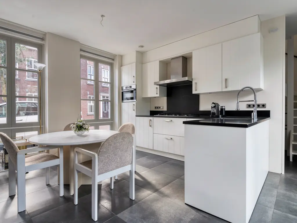 Koolstraat 24, HELMOND