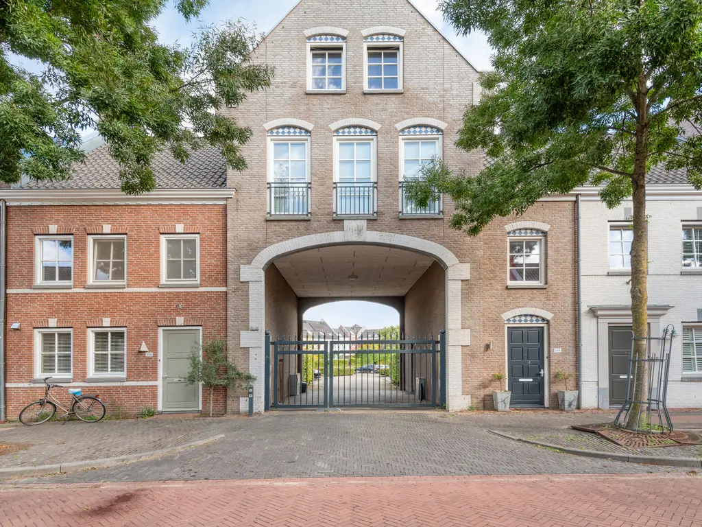 Koolstraat 24, HELMOND