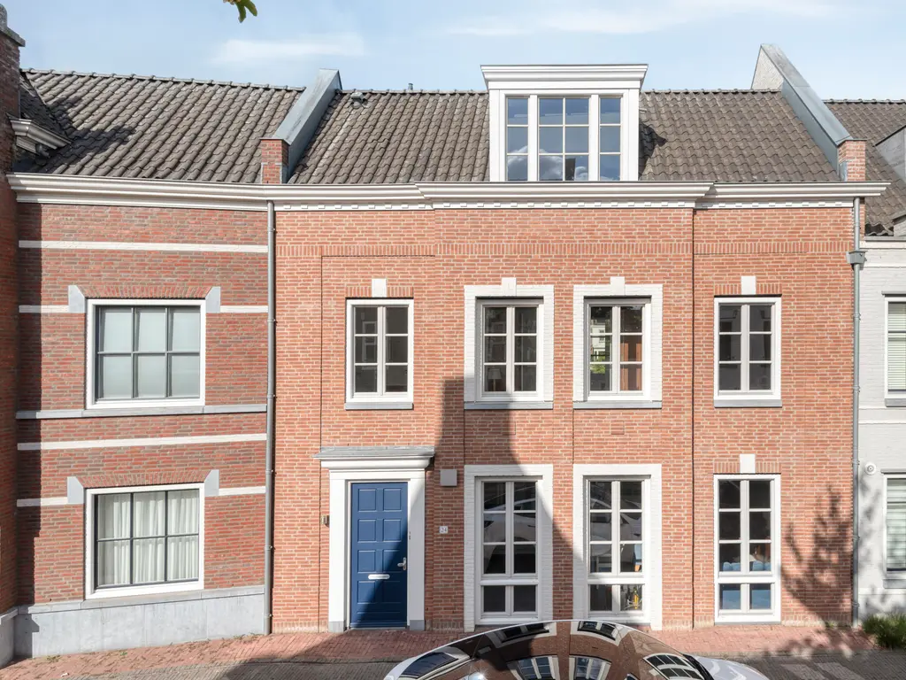 Koolstraat 24, HELMOND
