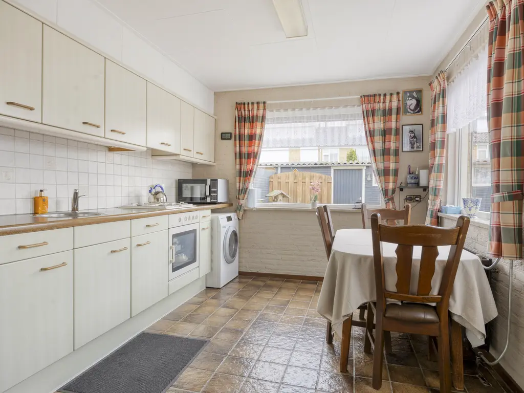 Eikenlaan 28, WAALWIJK