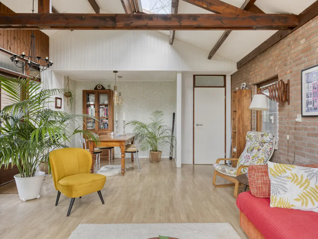 De Stille Wille 146, OOST WEST EN MIDDELBEERS