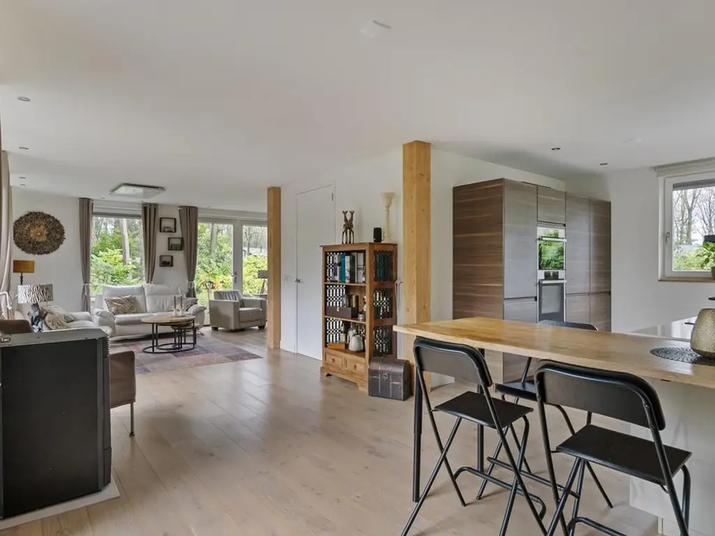 De Stille Wille 51, OOST WEST EN MIDDELBEERS