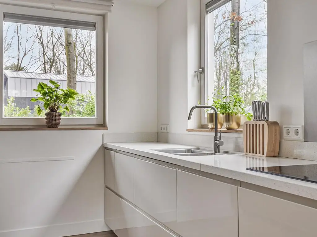 De Stille Wille 51, OOST WEST EN MIDDELBEERS
