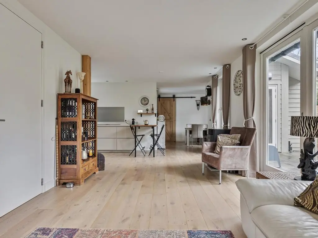 De Stille Wille 51, OOST WEST EN MIDDELBEERS