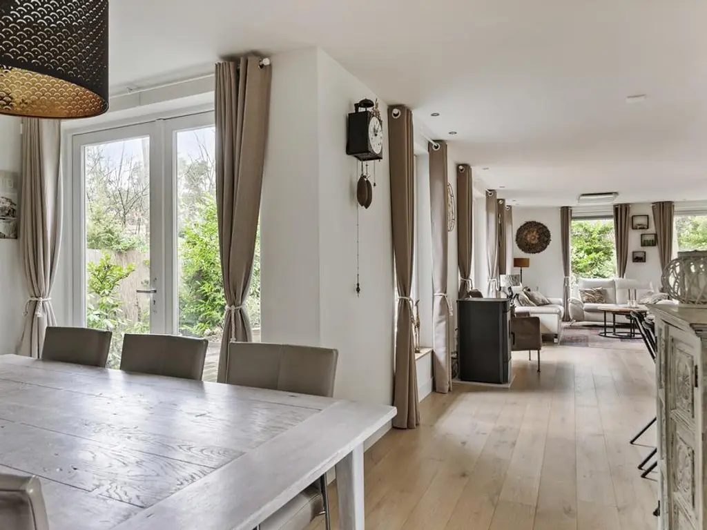 De Stille Wille 51, OOST WEST EN MIDDELBEERS
