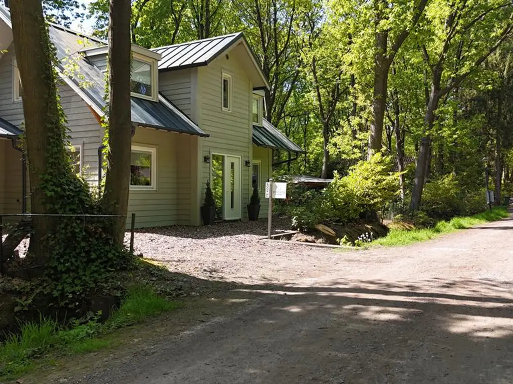 De Stille Wille 51, OOST WEST EN MIDDELBEERS