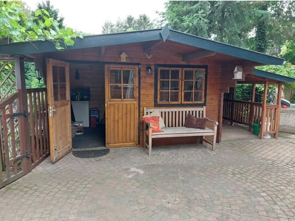 De Stille Wille 323, OOST WEST EN MIDDELBEERS