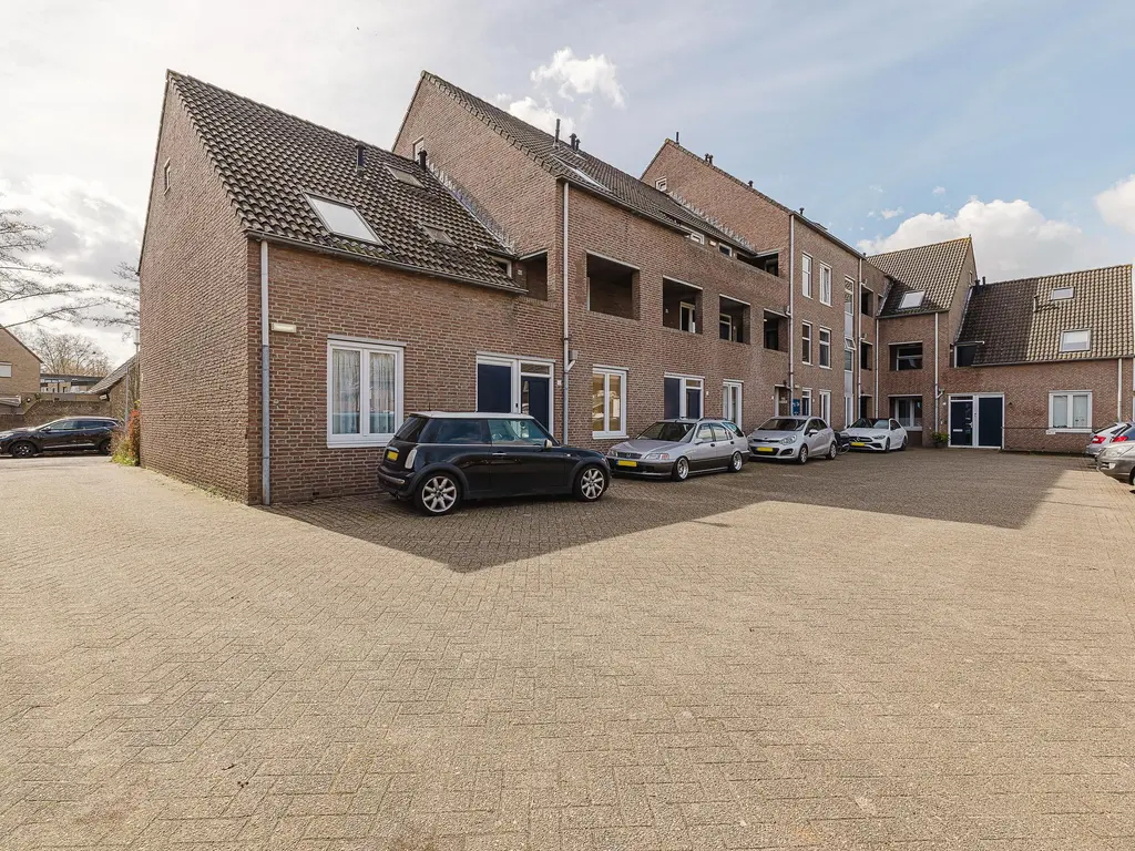Elzenbroek 64, BREDA
