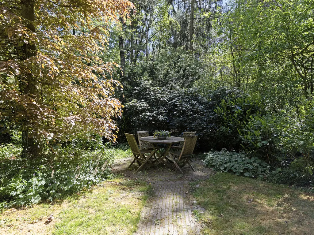 De Stille Wille 4, OOST WEST EN MIDDELBEERS