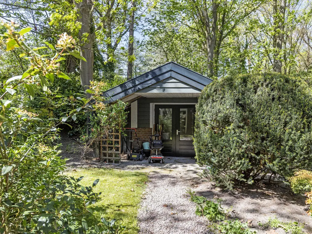 De Stille Wille 4, OOST WEST EN MIDDELBEERS