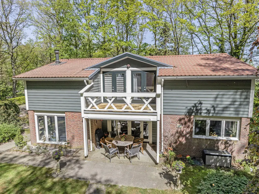 De Stille Wille 4, OOST WEST EN MIDDELBEERS
