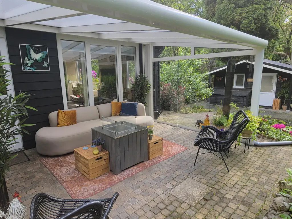 De Stille Wille 224, OOST WEST EN MIDDELBEERS