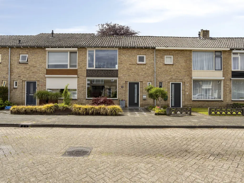 Kamperfoeliestraat 30, WAALWIJK