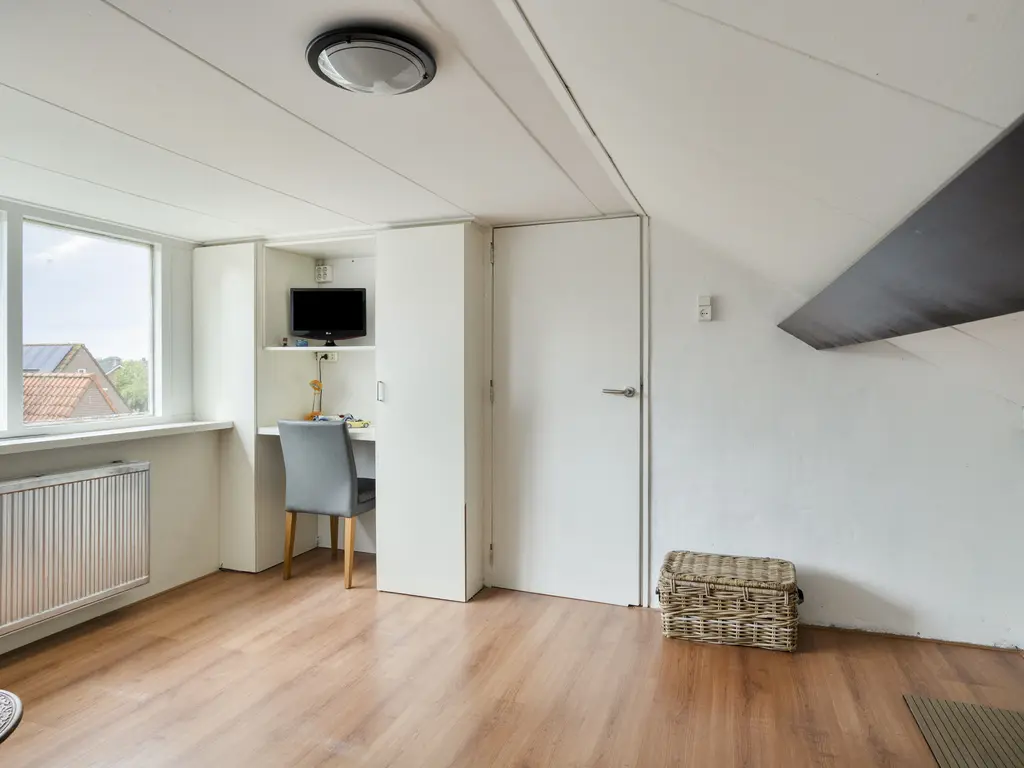 Kamperfoeliestraat 30, WAALWIJK