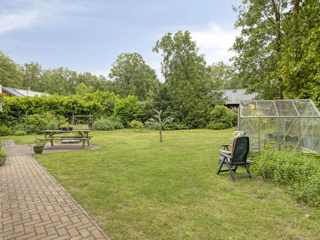 De Stille Wille 209, OOST WEST EN MIDDELBEERS