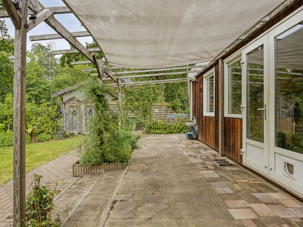 De Stille Wille 209, OOST WEST EN MIDDELBEERS