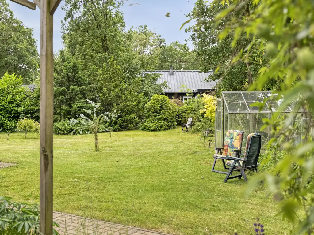De Stille Wille 209, OOST WEST EN MIDDELBEERS