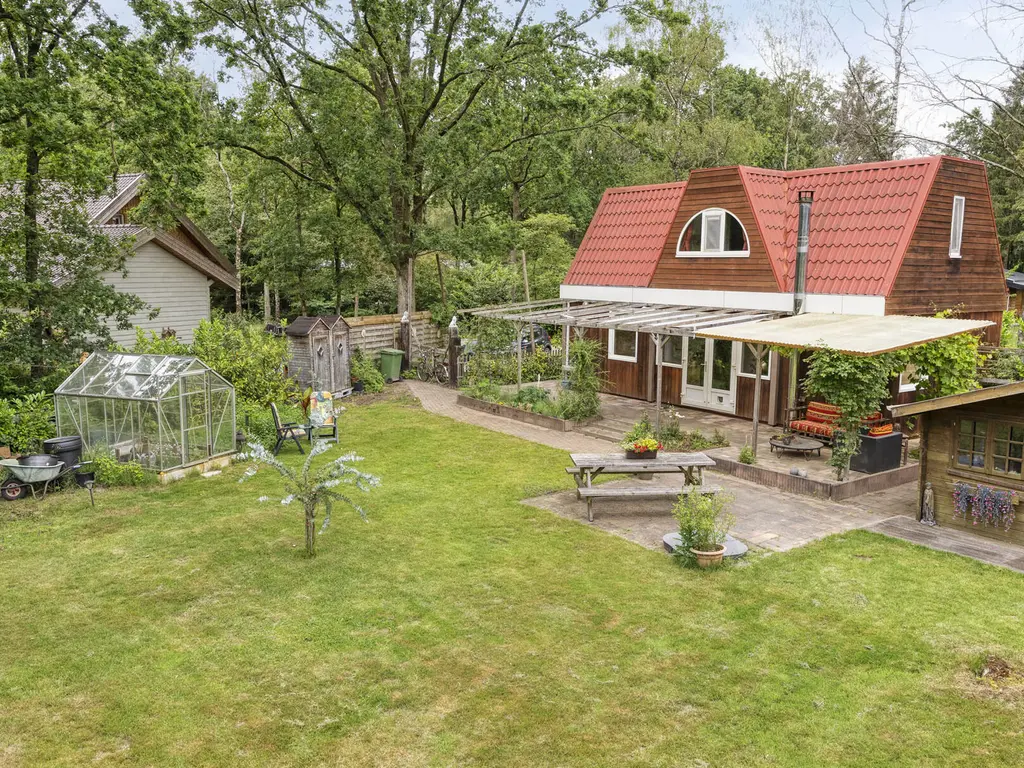 De Stille Wille 209, OOST WEST EN MIDDELBEERS