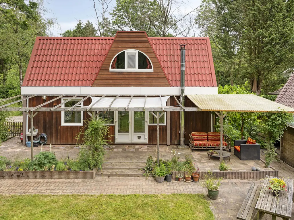 De Stille Wille 209, OOST WEST EN MIDDELBEERS