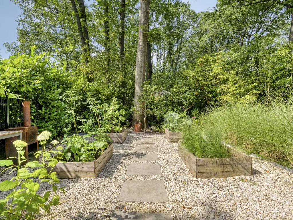 De Stille Wille 29, OOST WEST EN MIDDELBEERS