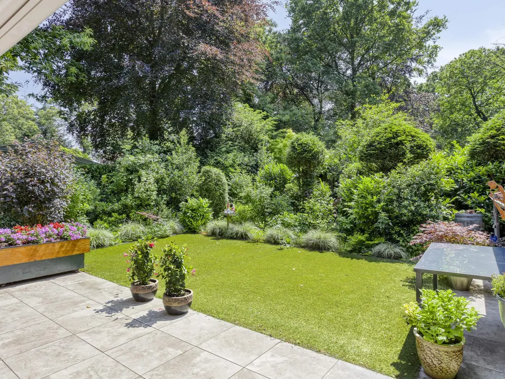 De Stille Wille 278, OOST WEST EN MIDDELBEERS