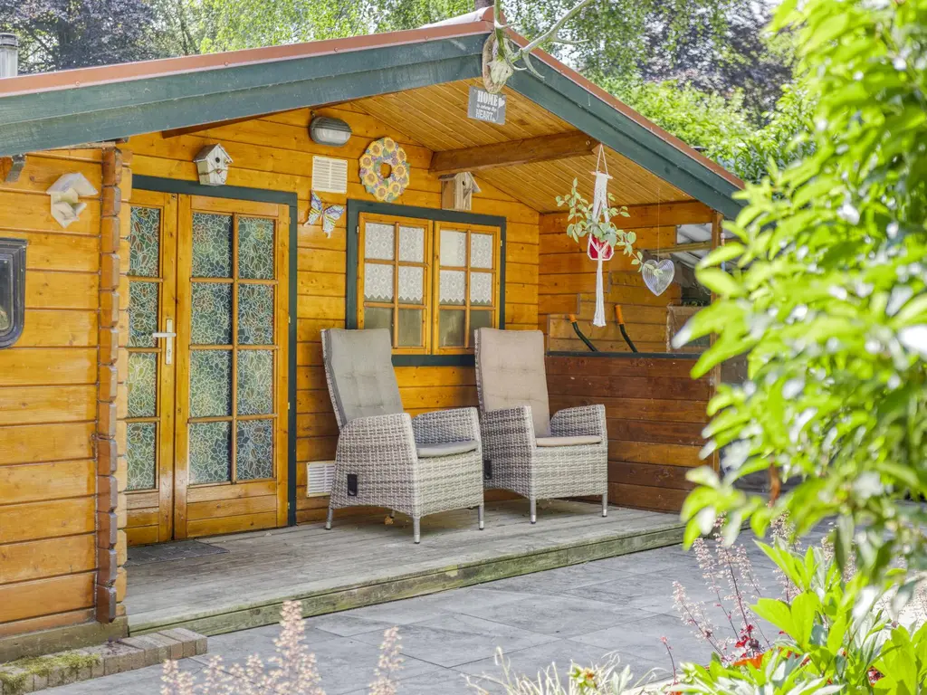 De Stille Wille 278, OOST WEST EN MIDDELBEERS