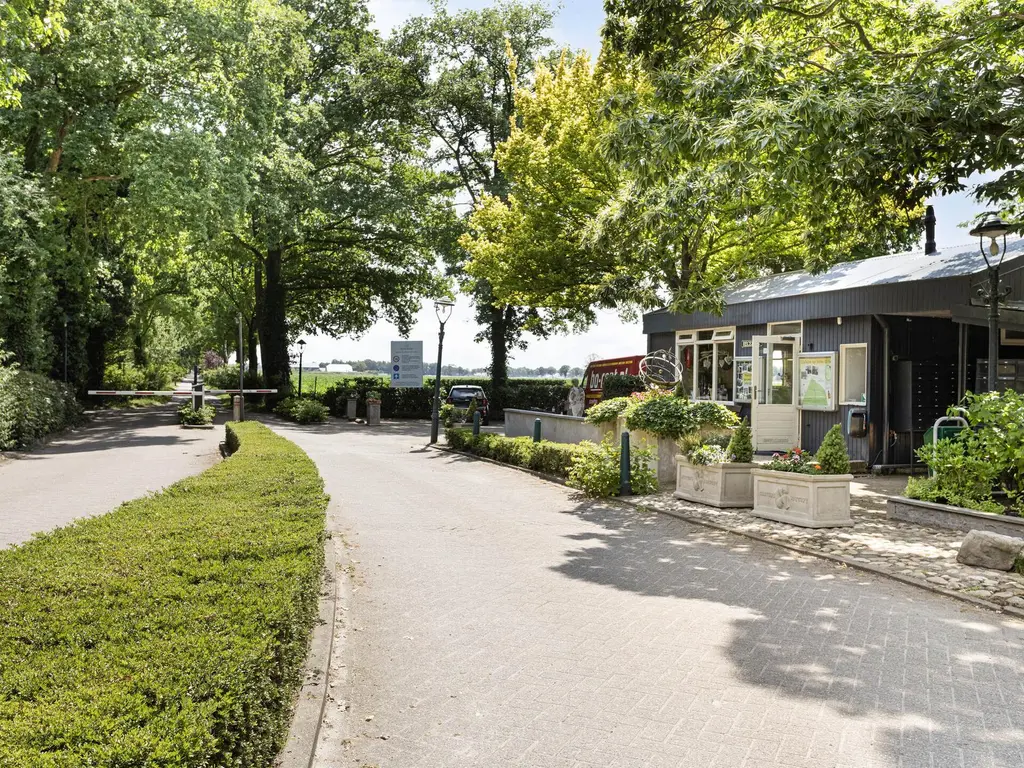 De Stille Wille 49, OOST WEST EN MIDDELBEERS