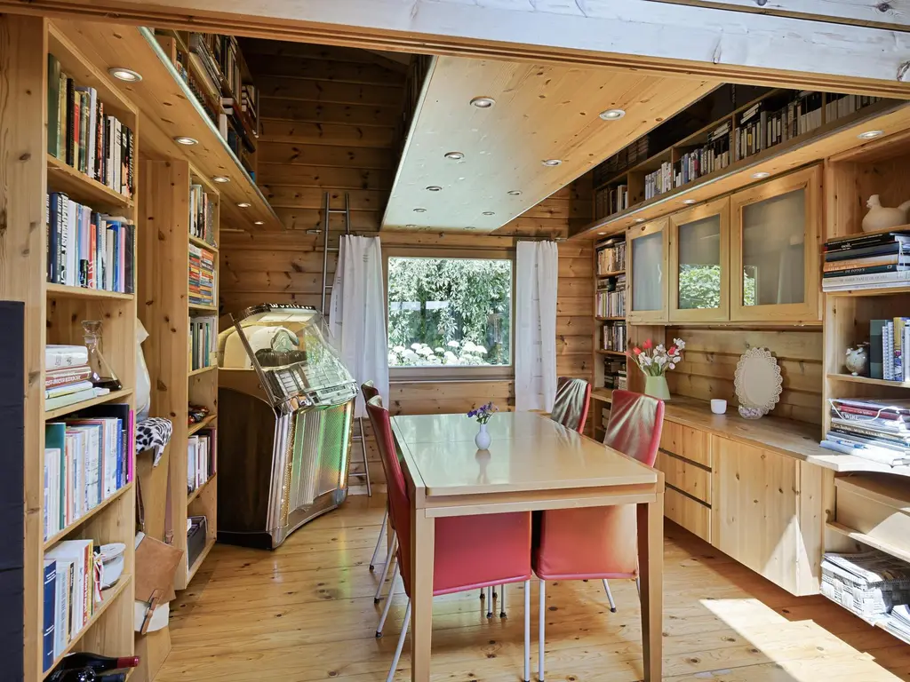 De Stille Wille 317, OOST WEST EN MIDDELBEERS