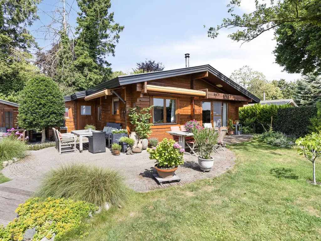 De Stille Wille 317, OOST WEST EN MIDDELBEERS