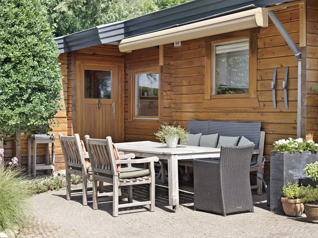 De Stille Wille 317, OOST WEST EN MIDDELBEERS