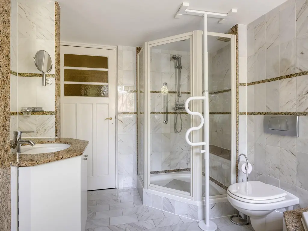 Floris V-laan 27, WAALWIJK