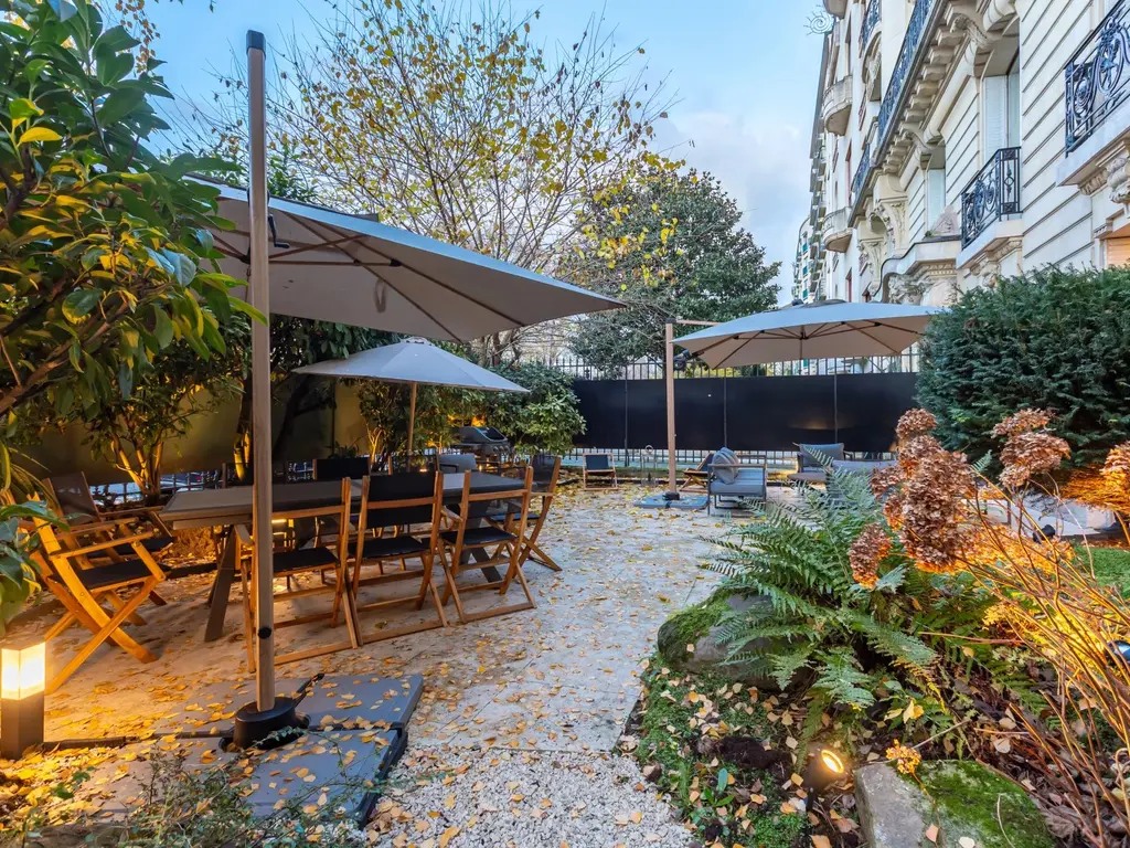 55 Av. Foch , PARIJS