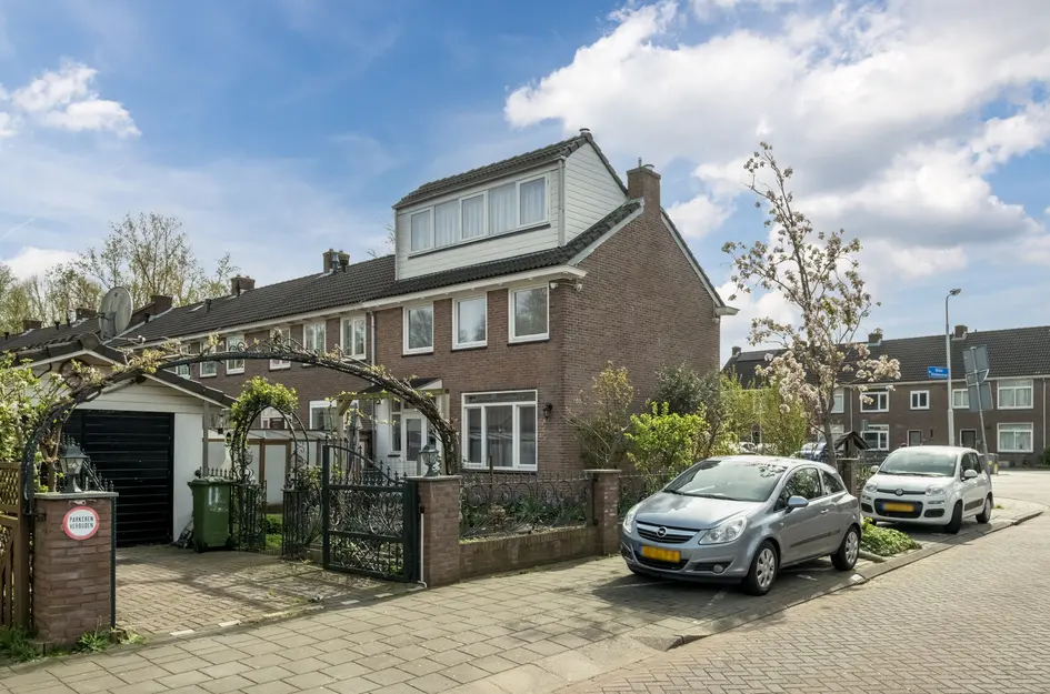 Walraven van Hallstraat 11