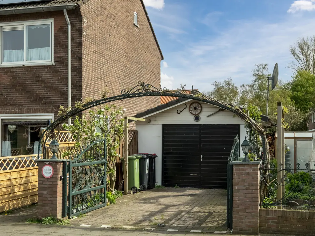Walraven van Hallstraat 11, ZAANDAM