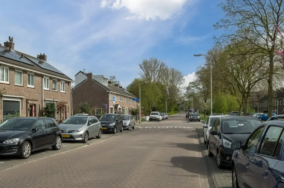 Walraven van Hallstraat 11