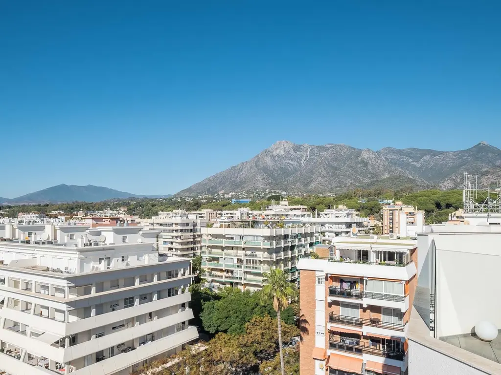 Calle Camilo José Cela 12  , Marbella