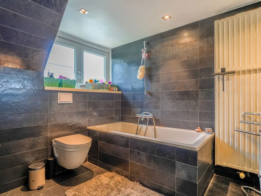 Steenweg op Ravels 305  , Oud-Turnhout