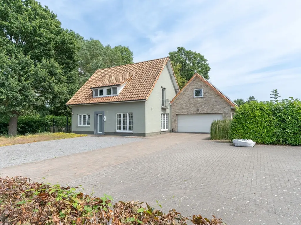 Steenweg op Ravels 305  , Oud-Turnhout