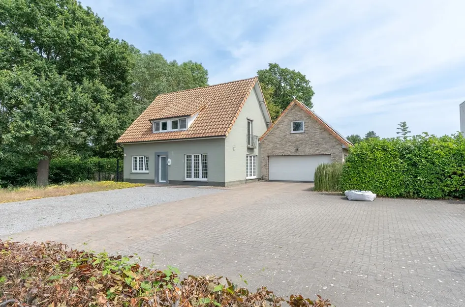 Steenweg op Ravels 305  