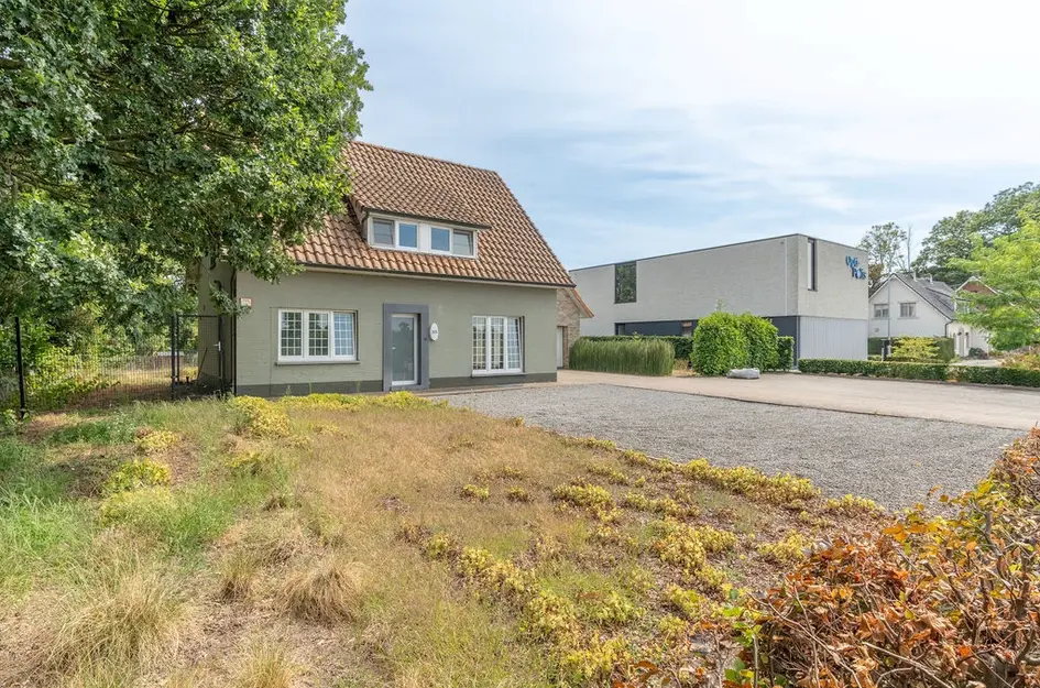Steenweg op Ravels 305  