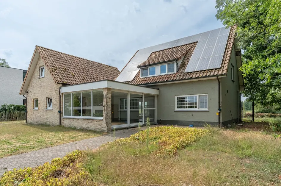 Steenweg op Ravels 305  