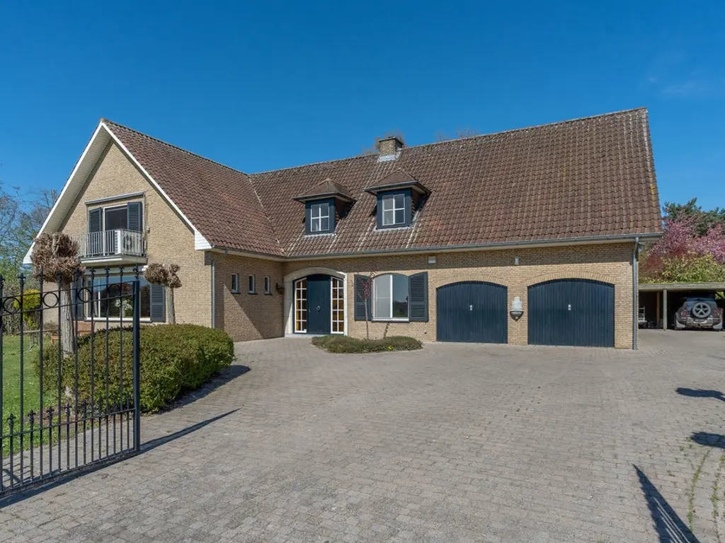 Leeuweriklaan 10  , Poppel