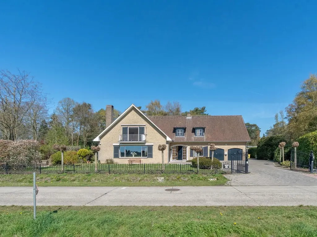 Leeuweriklaan 10  , Poppel