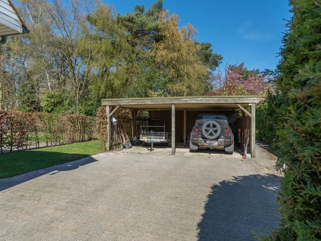 Leeuweriklaan 10  , Poppel