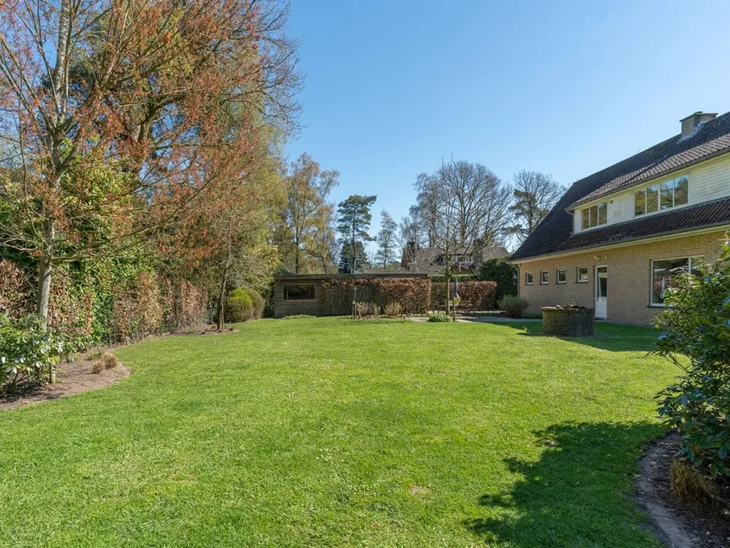 Leeuweriklaan 10  , Poppel