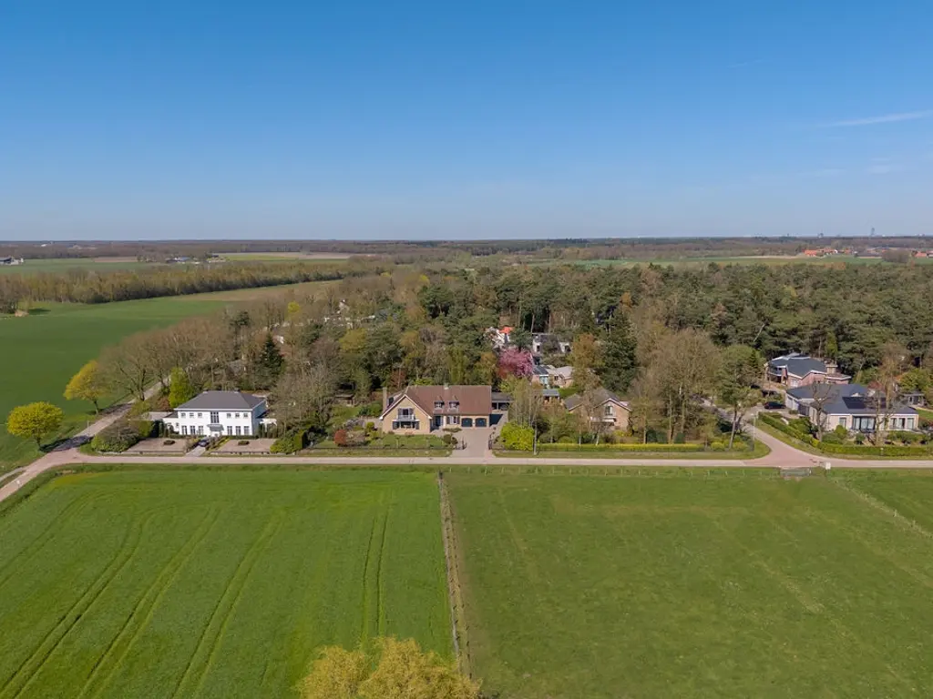 Leeuweriklaan 10  , Poppel