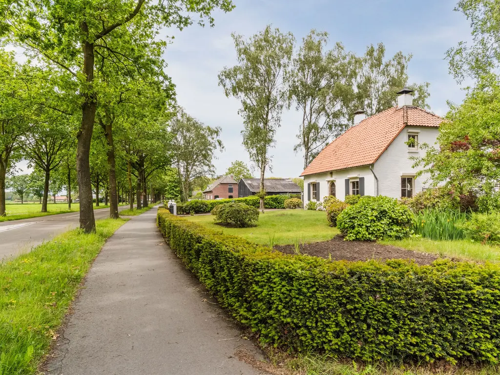 Heukelomseweg 11, Heukelom